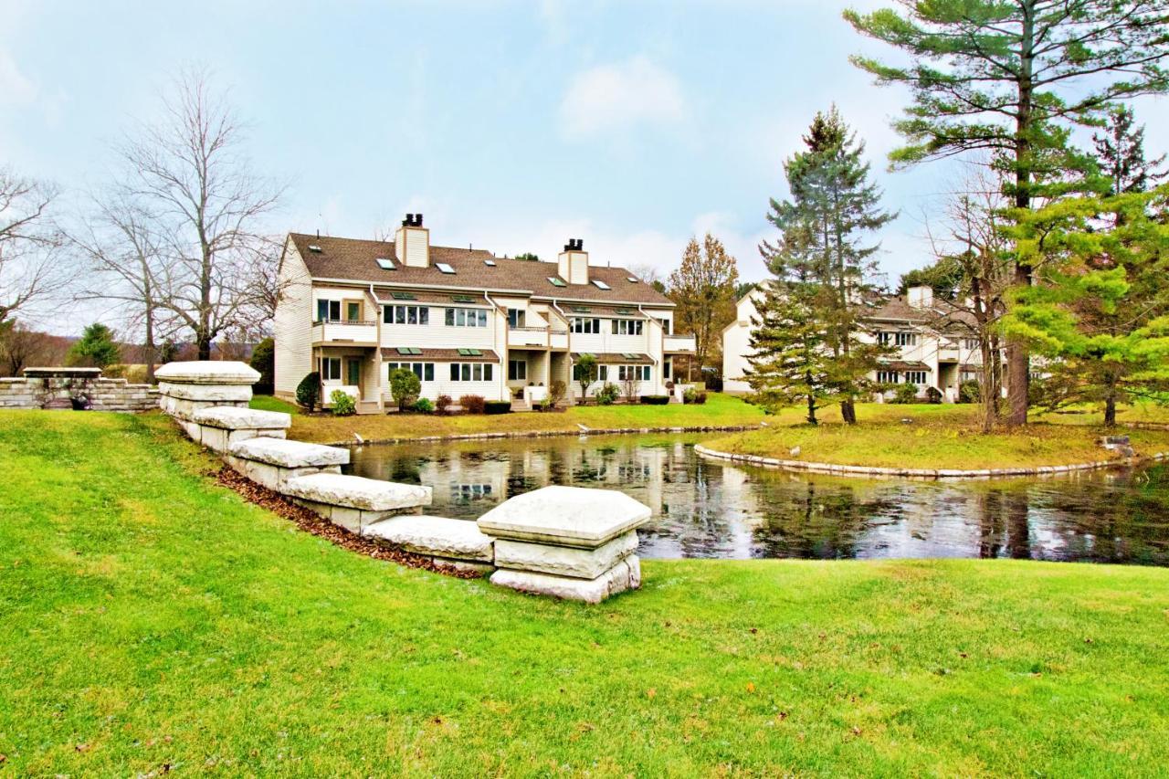 The Ponds At Foxhollow Lenox Exterior photo